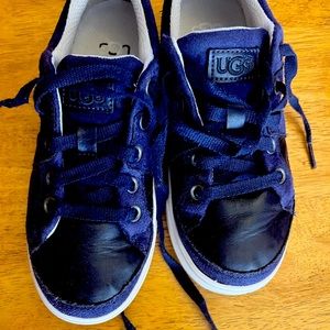 Boys Ugg shoes size 1